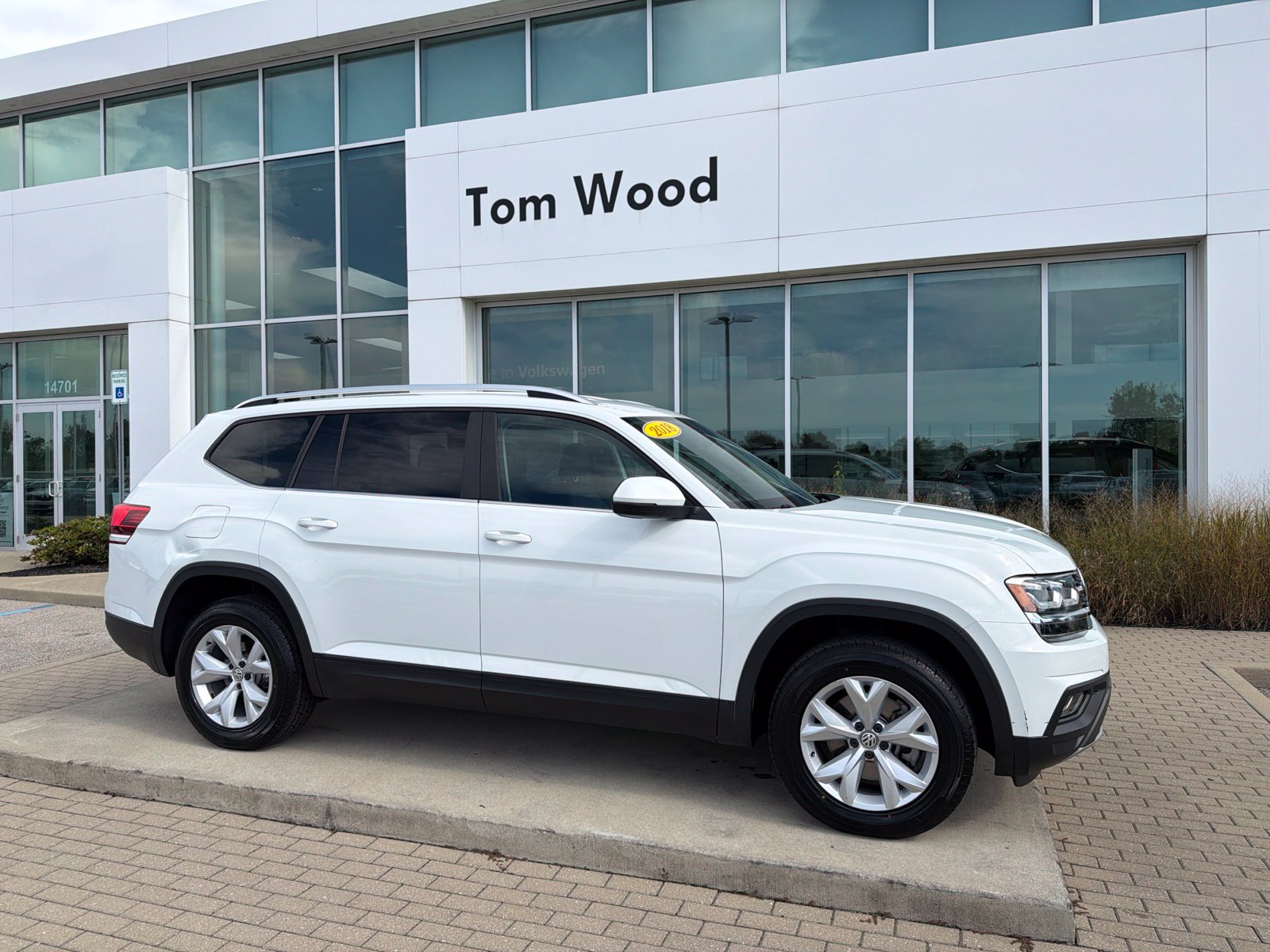 Used 2018 Volkswagen Atlas SE with VIN 1V2CR2CA3JC551749 for sale in Noblesville, IN
