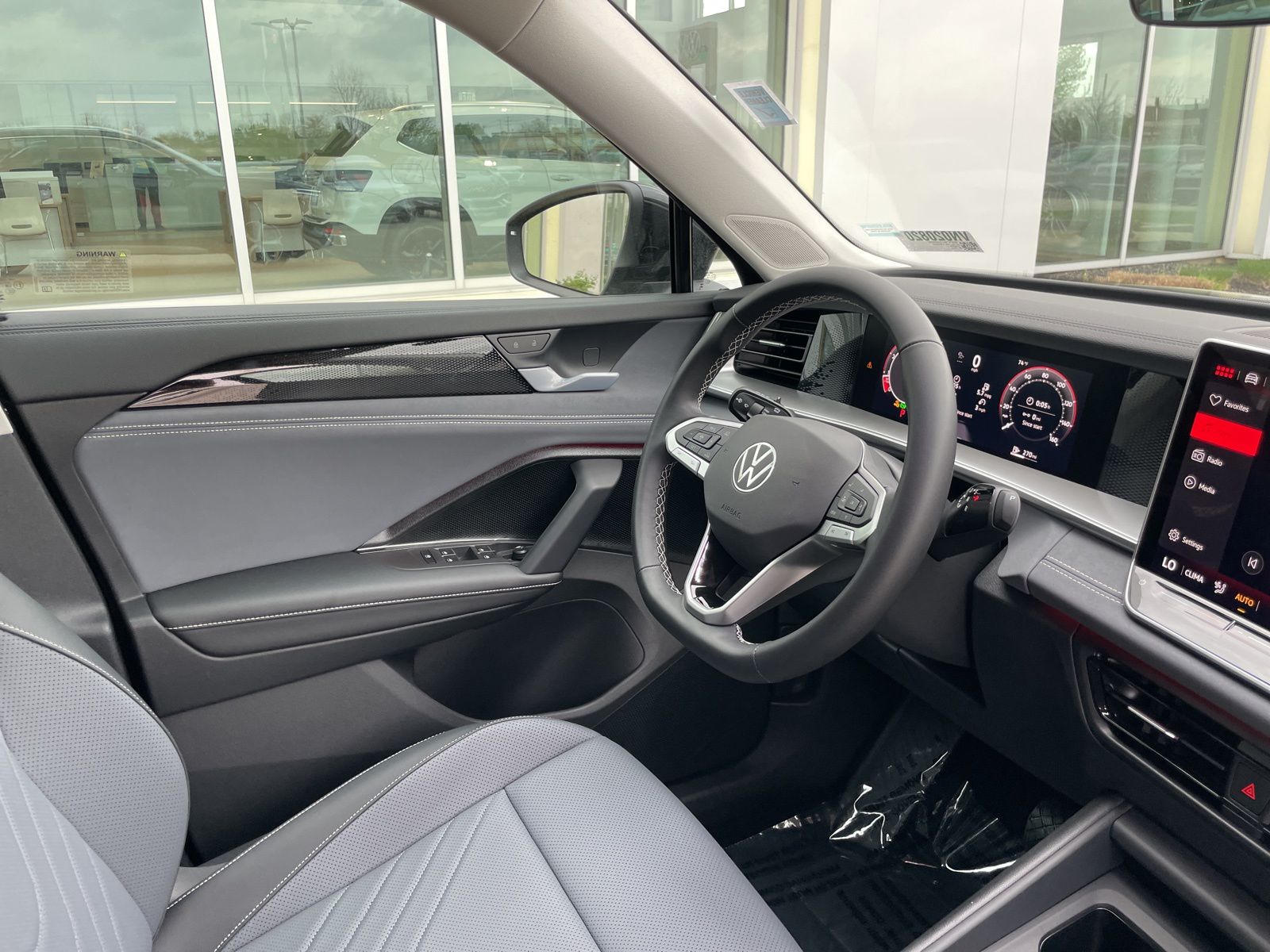 2026 Volkswagen Tiguan SE - Photo 44