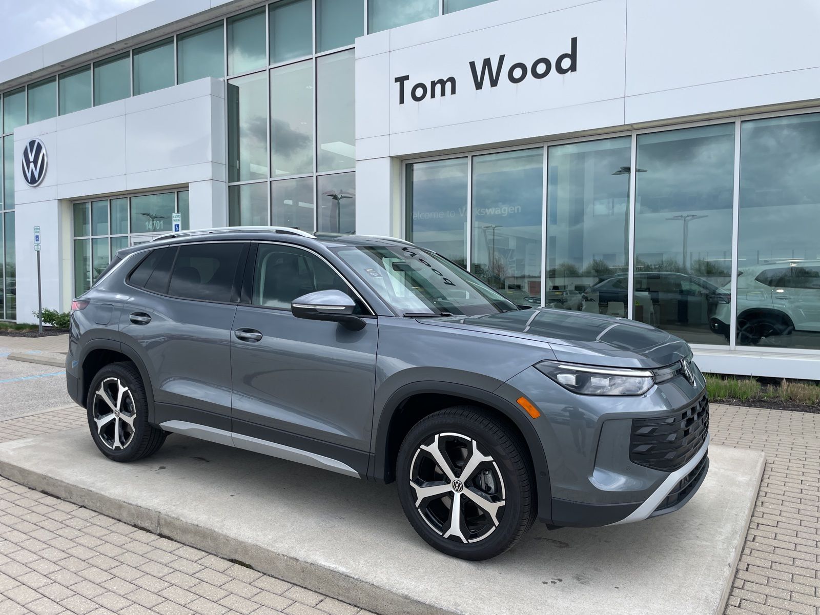 2026 Volkswagen Tiguan SE - Photo 13
