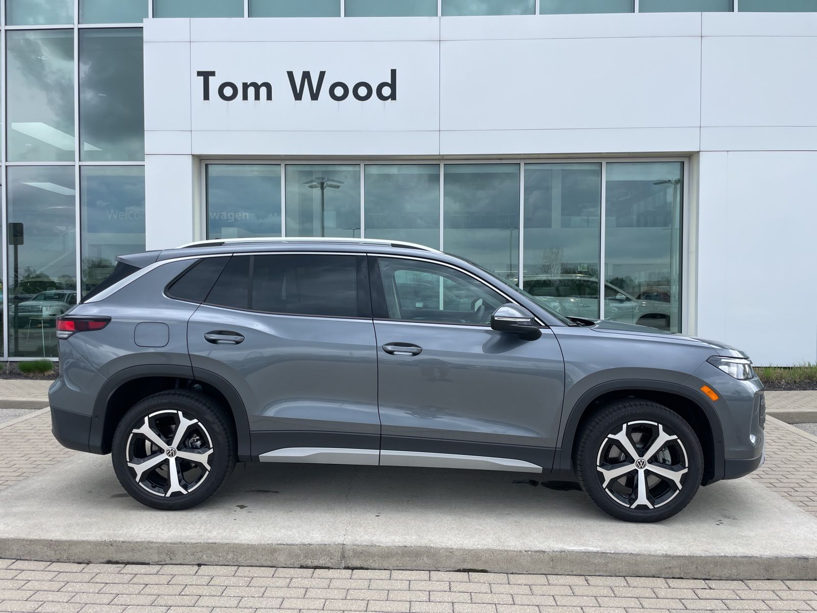 2026 Volkswagen Tiguan SE - Photo 12