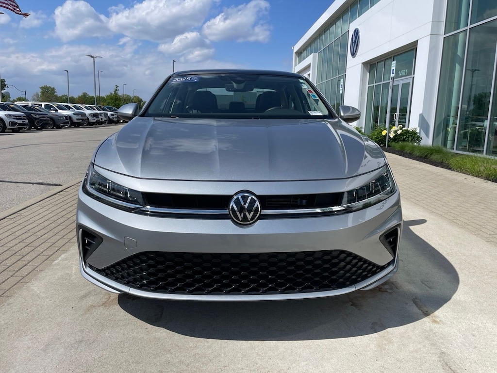 Used 2025 Volkswagen Jetta 1.5T SE Sedan
