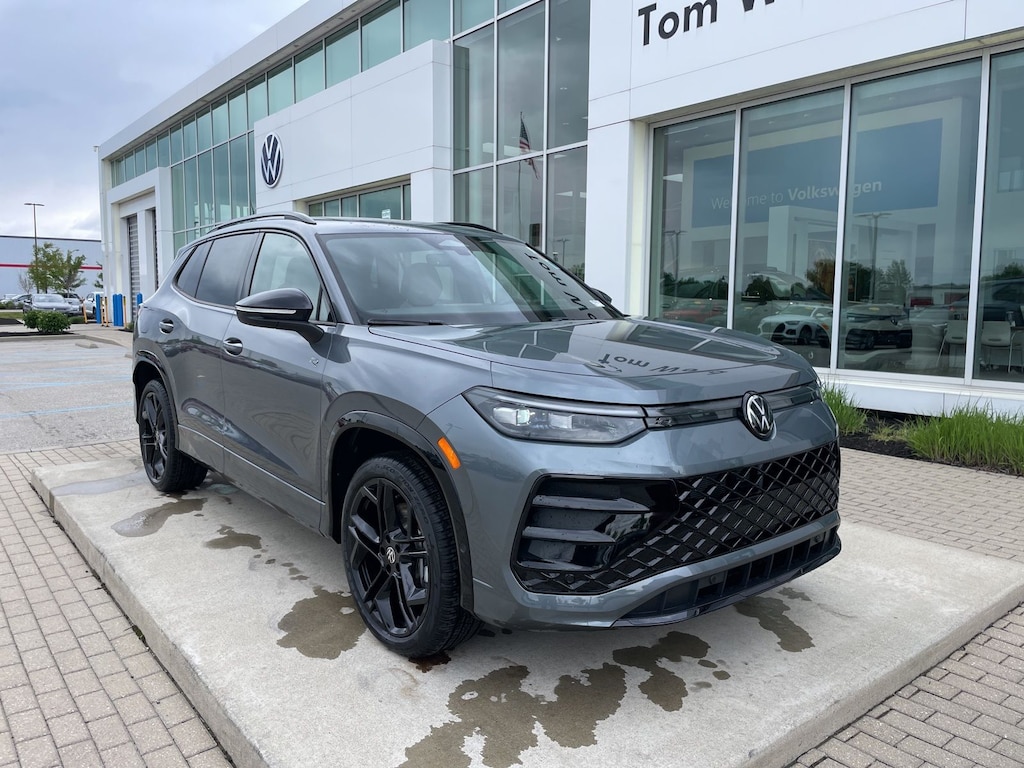 New 2026 Volkswagen Tiguan 2.0T SE R-Line Black SUV
