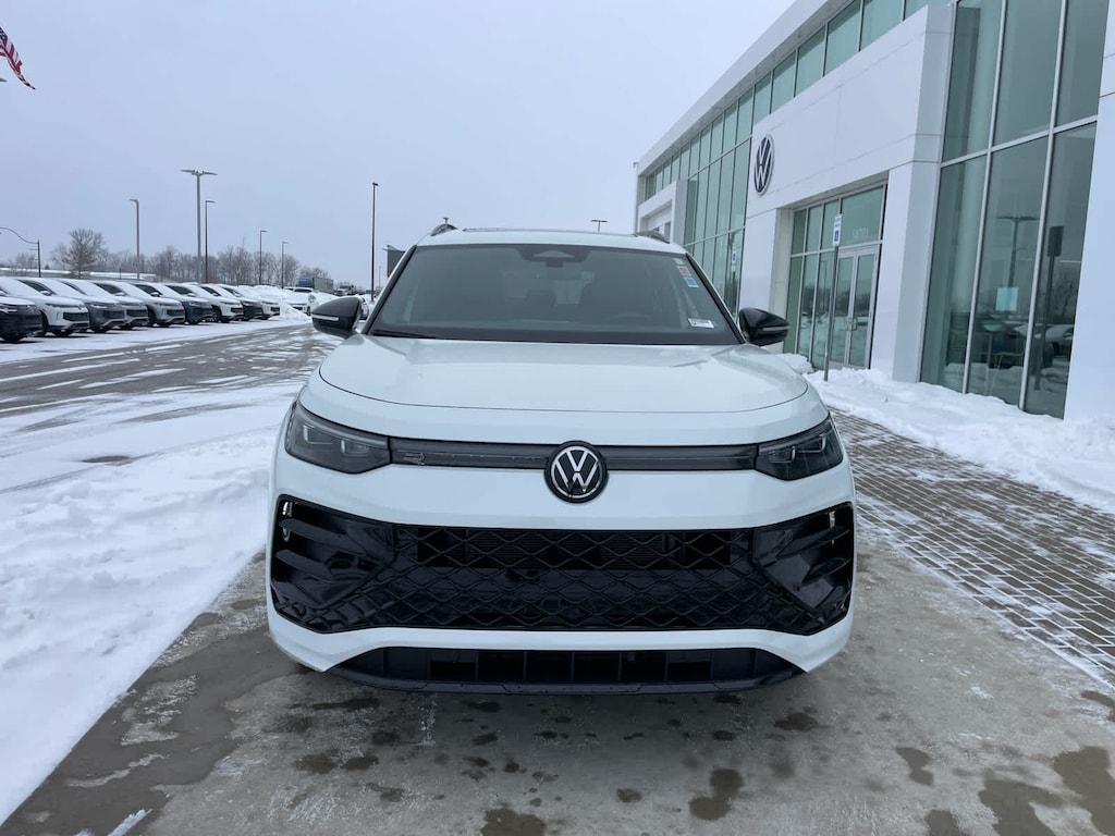 New 2026 Volkswagen Tiguan SE R-Line Black 2.0T 4MOTION