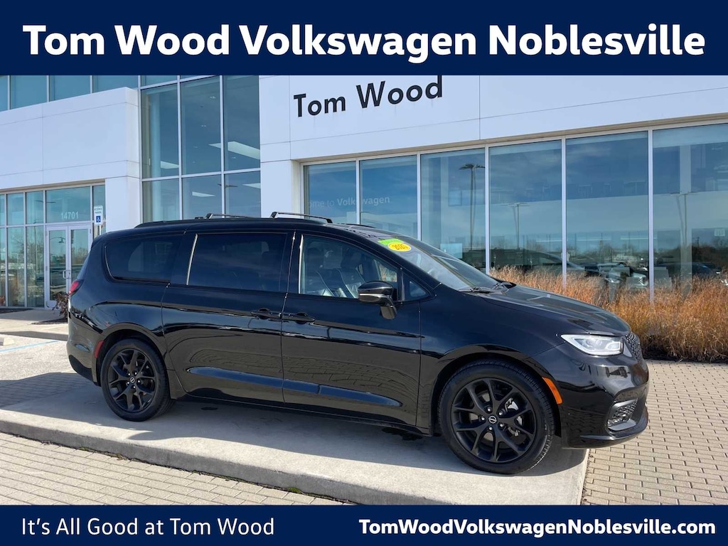 Used 2025 Chrysler Pacifica Limited Van Passenger Van