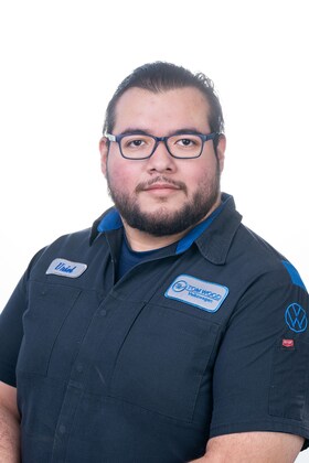 Staff member Uriel M. from 159c43f8d962