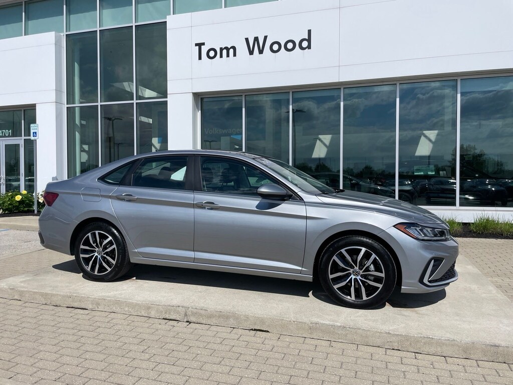 Used 2025 Volkswagen Jetta 1.5T SE Sedan