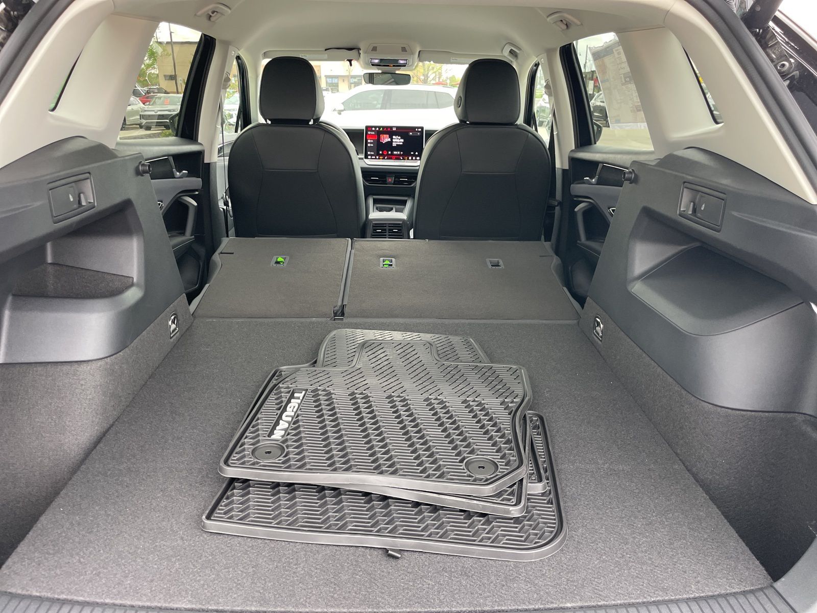 2026 Volkswagen Tiguan SE - Photo 38