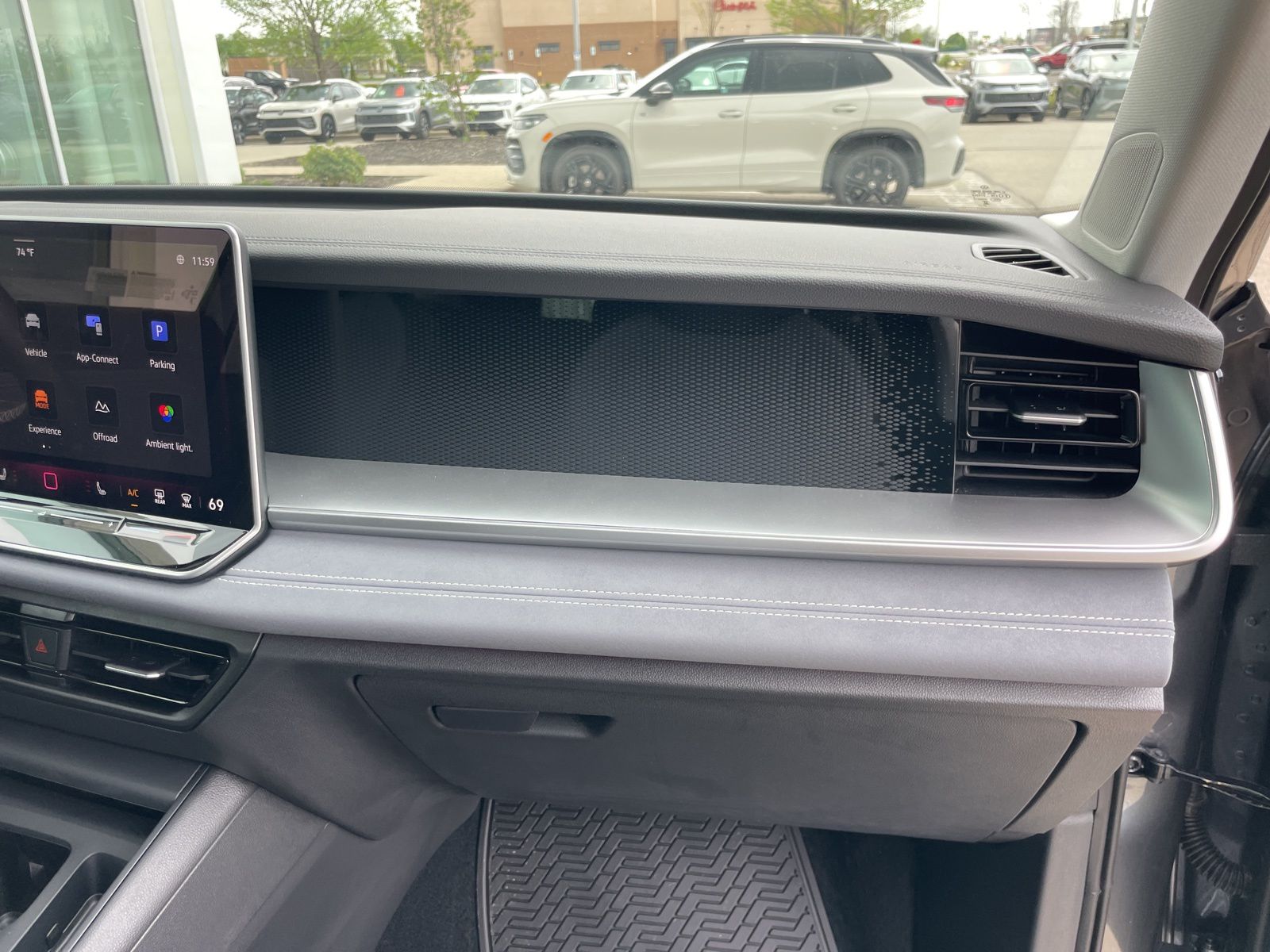 2026 Volkswagen Tiguan SE - Photo 64