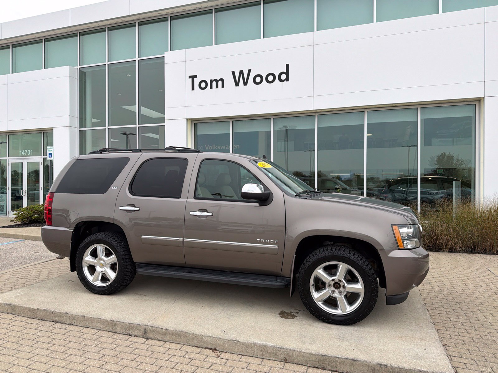 Used 2013 Chevrolet Tahoe LTZ with VIN 1GNSKCE01DR264575 for sale in Noblesville, IN