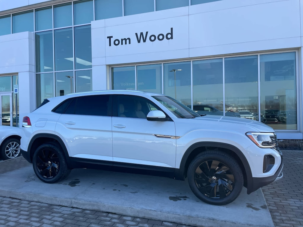 New 2026 Volkswagen Atlas Cross Sport 2.0T SE w/Technology 4MOTION