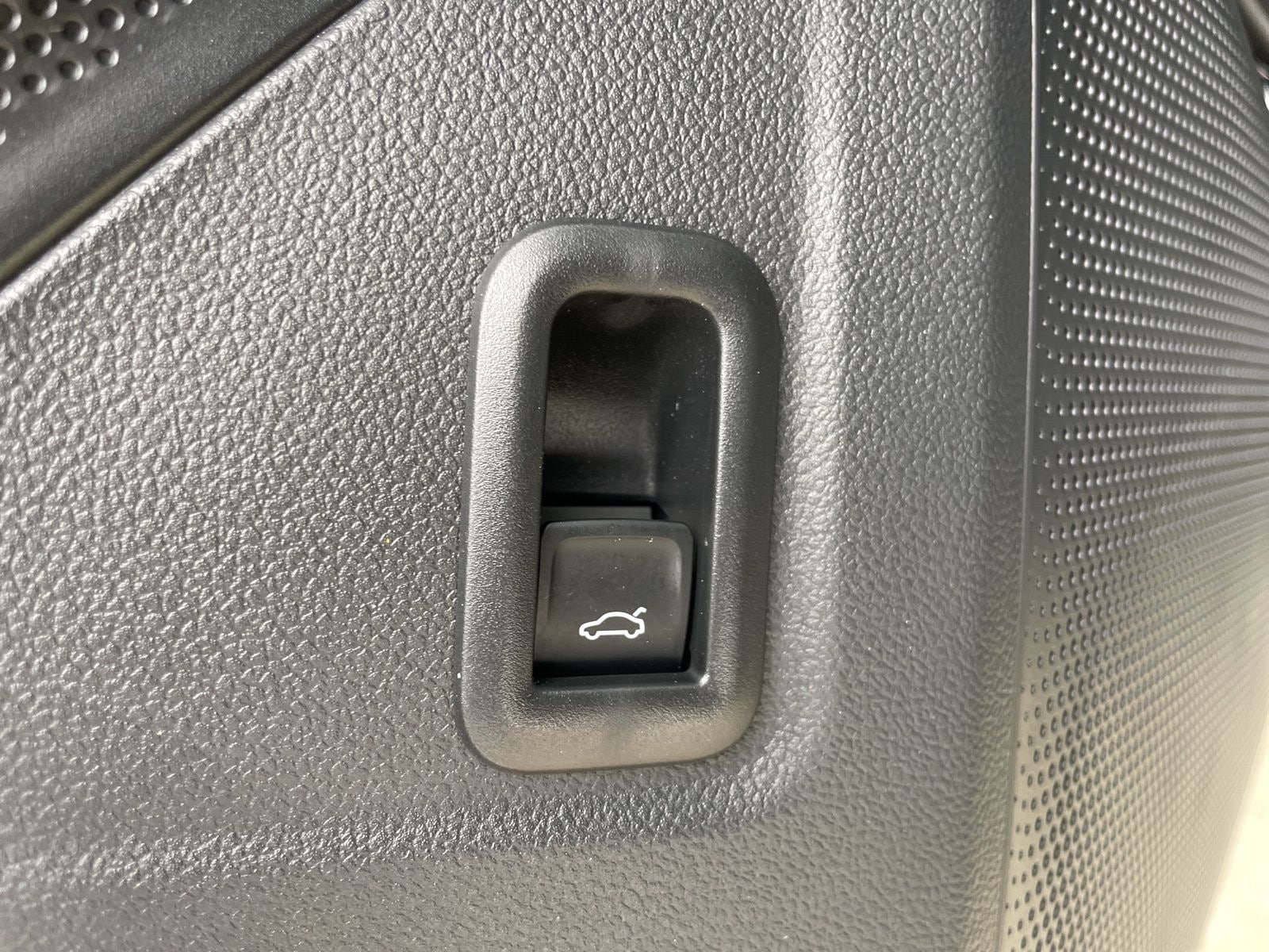 2026 Volkswagen Tiguan SE - Photo 17