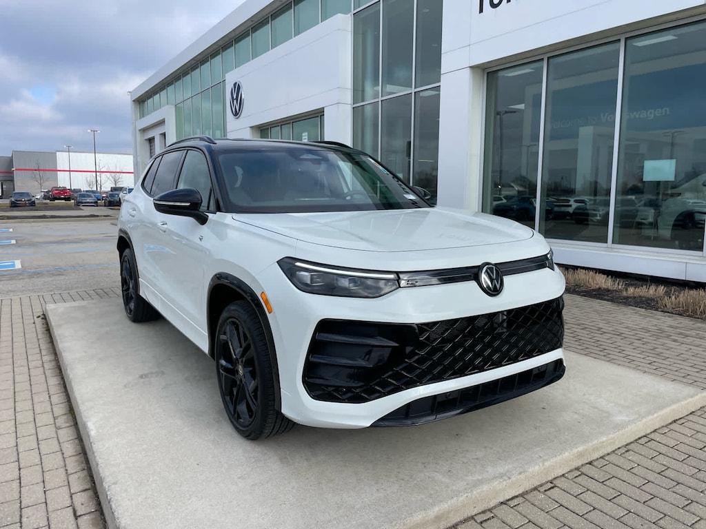 New 2026 Volkswagen Tiguan SE R-Line Black 2.0T 4MOTION