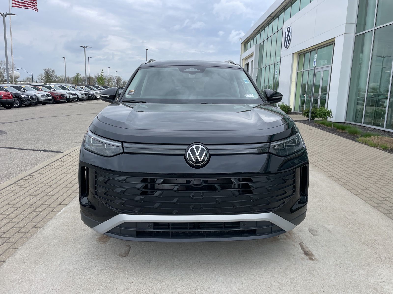 2026 Volkswagen Tiguan SE - Photo 4