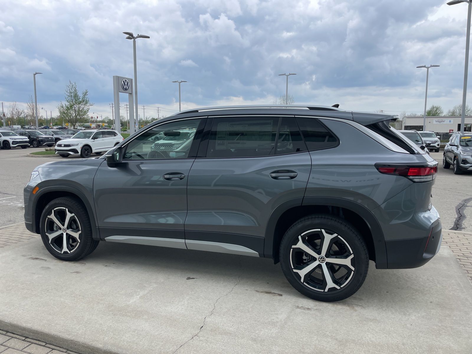 2026 Volkswagen Tiguan SE - Photo 39