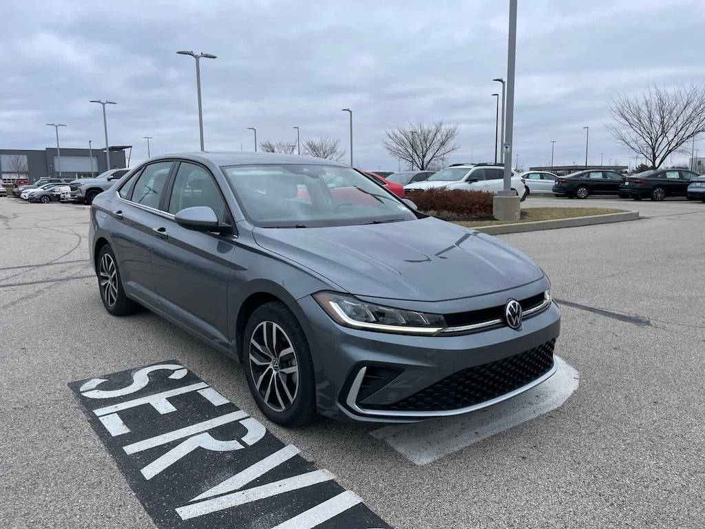Used 2025 Volkswagen Jetta SE Sedan
