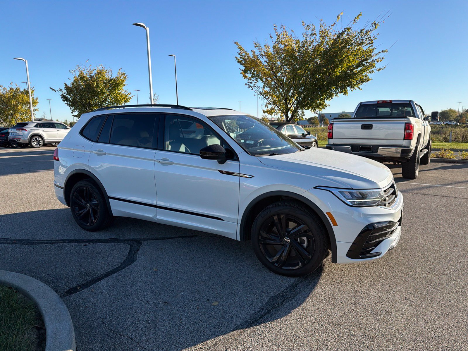 2023 Volkswagen Tiguan SE R-LINE BLACK