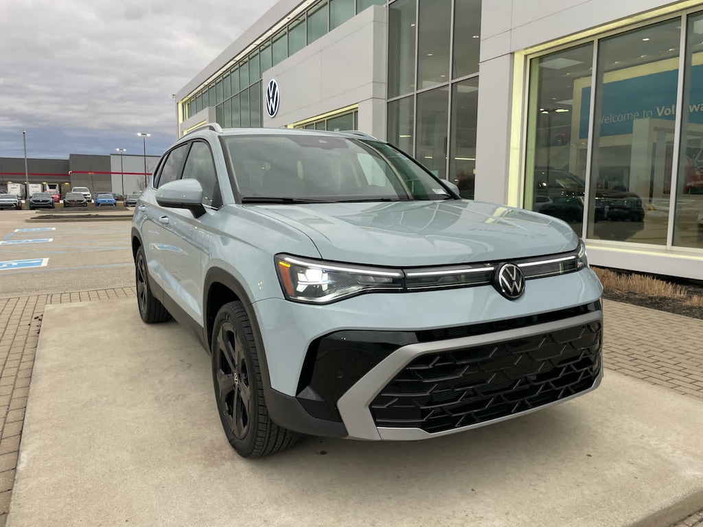 New 2026 Volkswagen Taos SEL 4MOTION