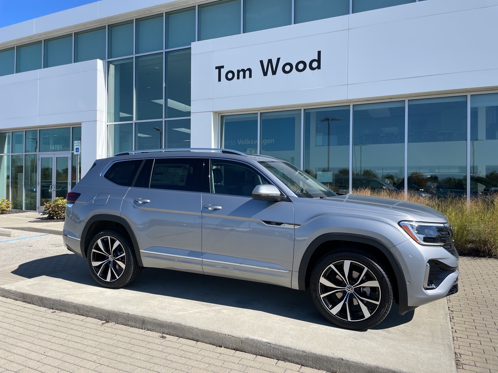 2026 Volkswagen Atlas SEL Premium R-Line's photo