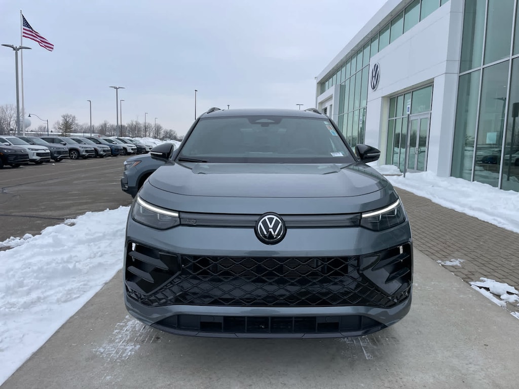 New 2026 Volkswagen Tiguan SE R-Line Black 4MOTION