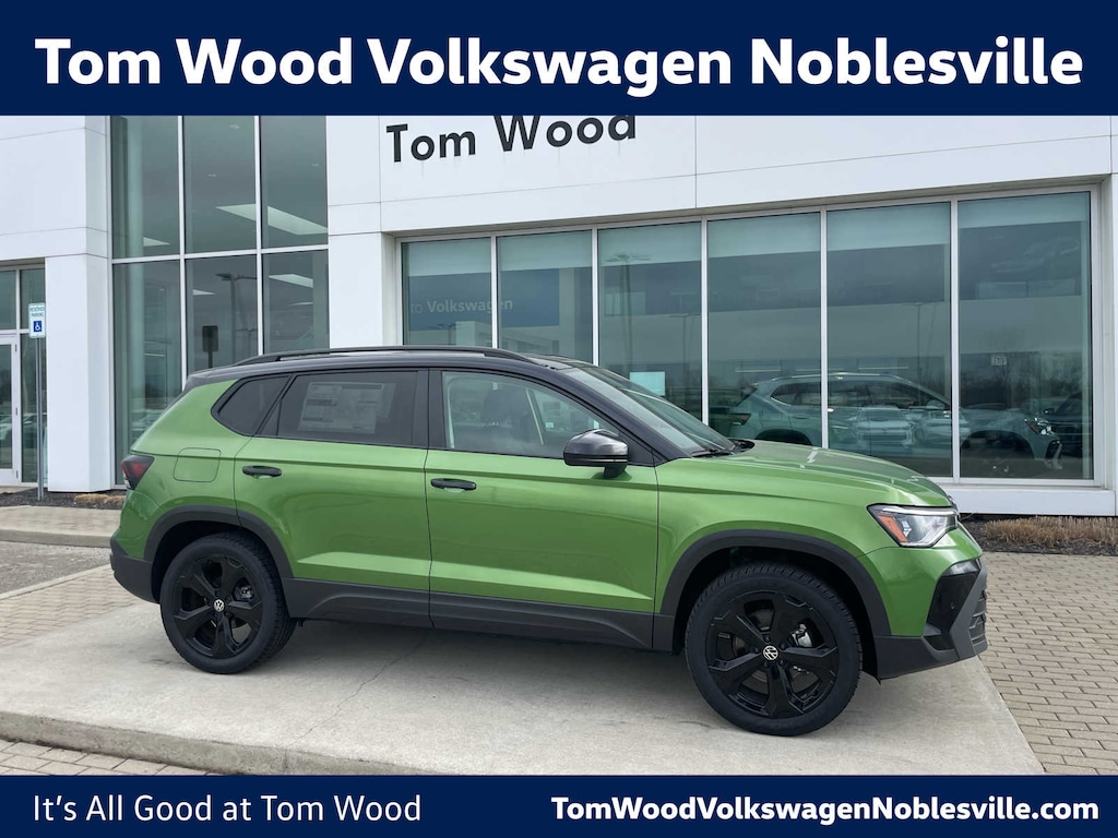 New 2026 Volkswagen Taos SE Black 4MOTION