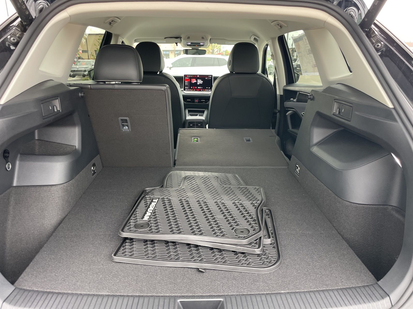 2026 Volkswagen Tiguan SE - Photo 37