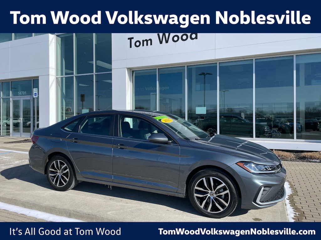 Used 2025 Volkswagen Jetta SE Sedan