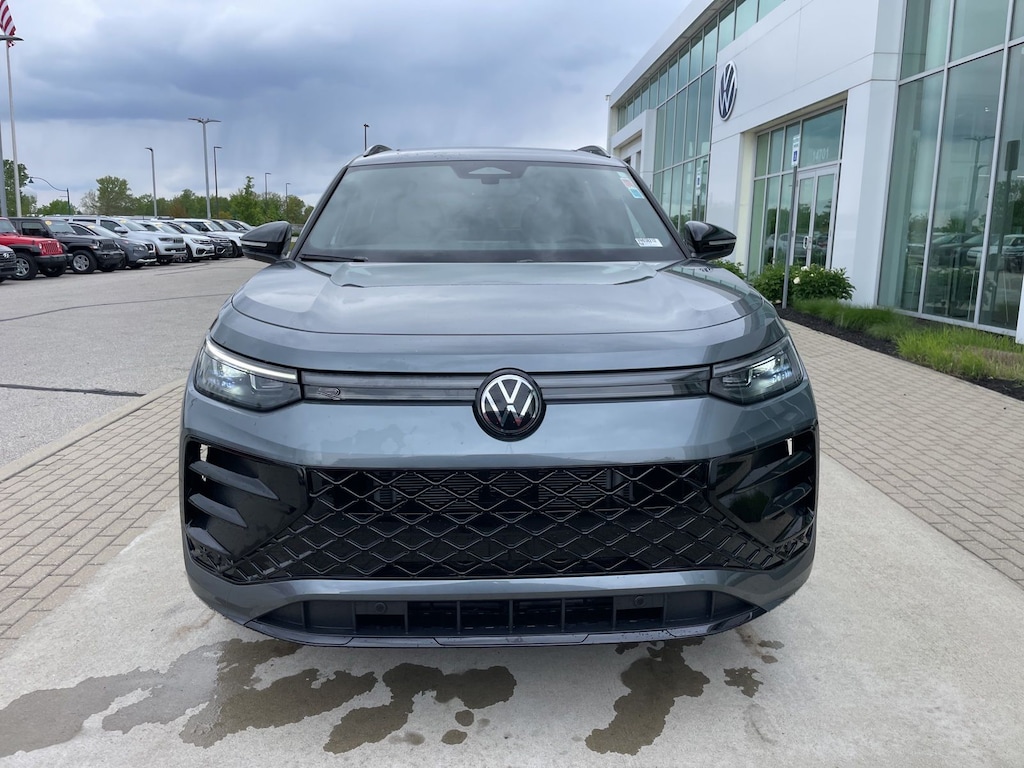 New 2026 Volkswagen Tiguan 2.0T SE R-Line Black SUV