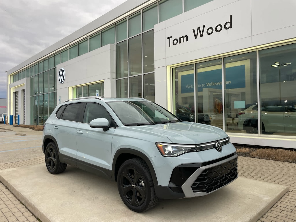 New 2026 Volkswagen Taos SEL 4MOTION