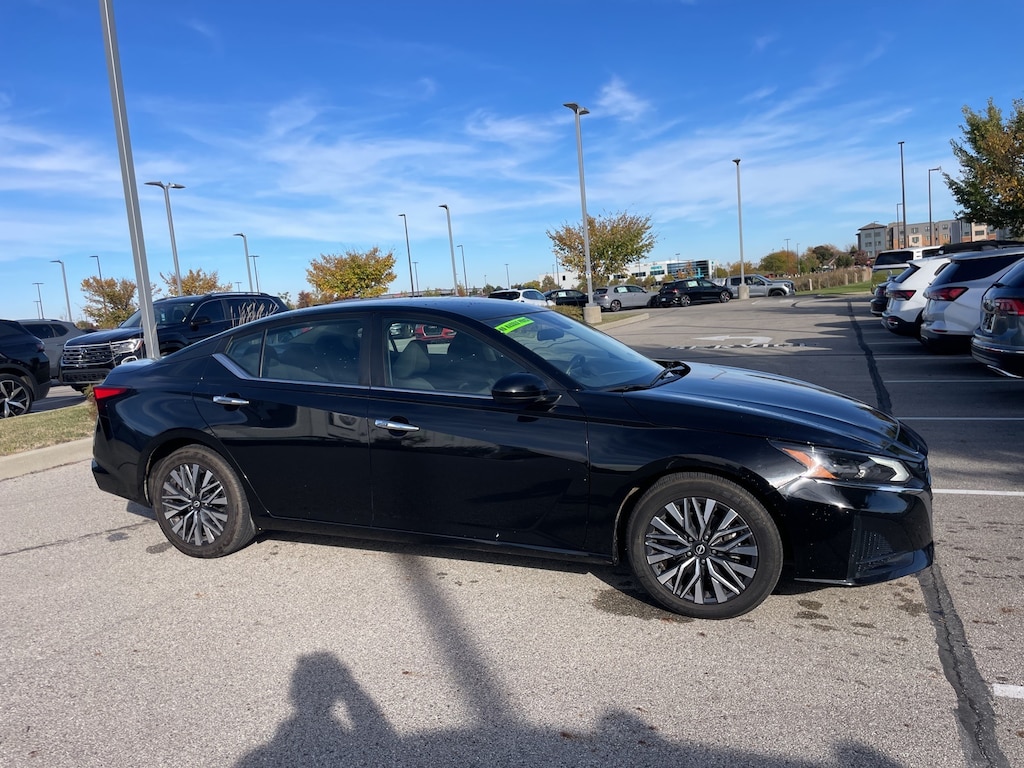 Used 2023 Nissan Altima 2.5 SV Sedan