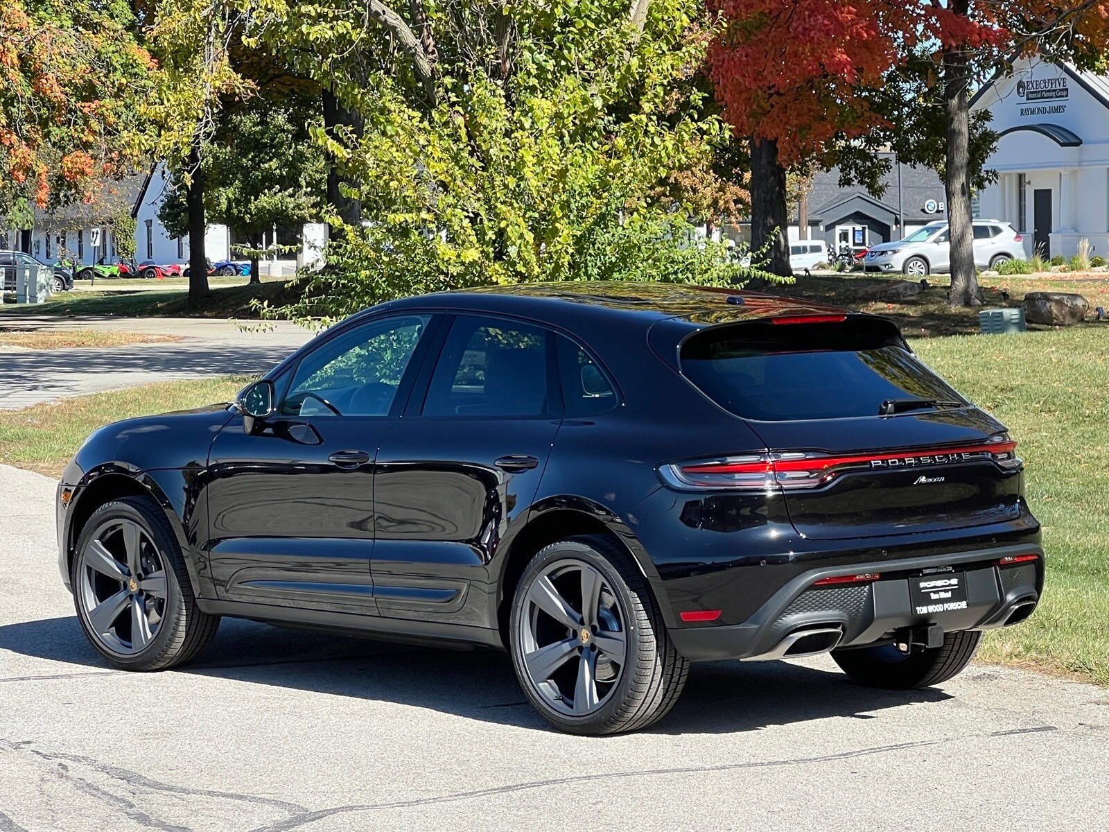 2026 Porsche Macan T photo 2
