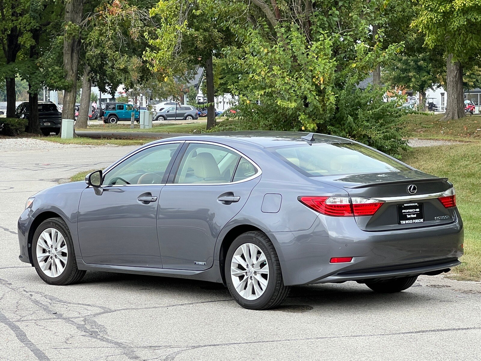 2013 Lexus ES 300h photo 3