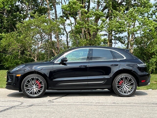 2024 Porsche Macan S photo 2