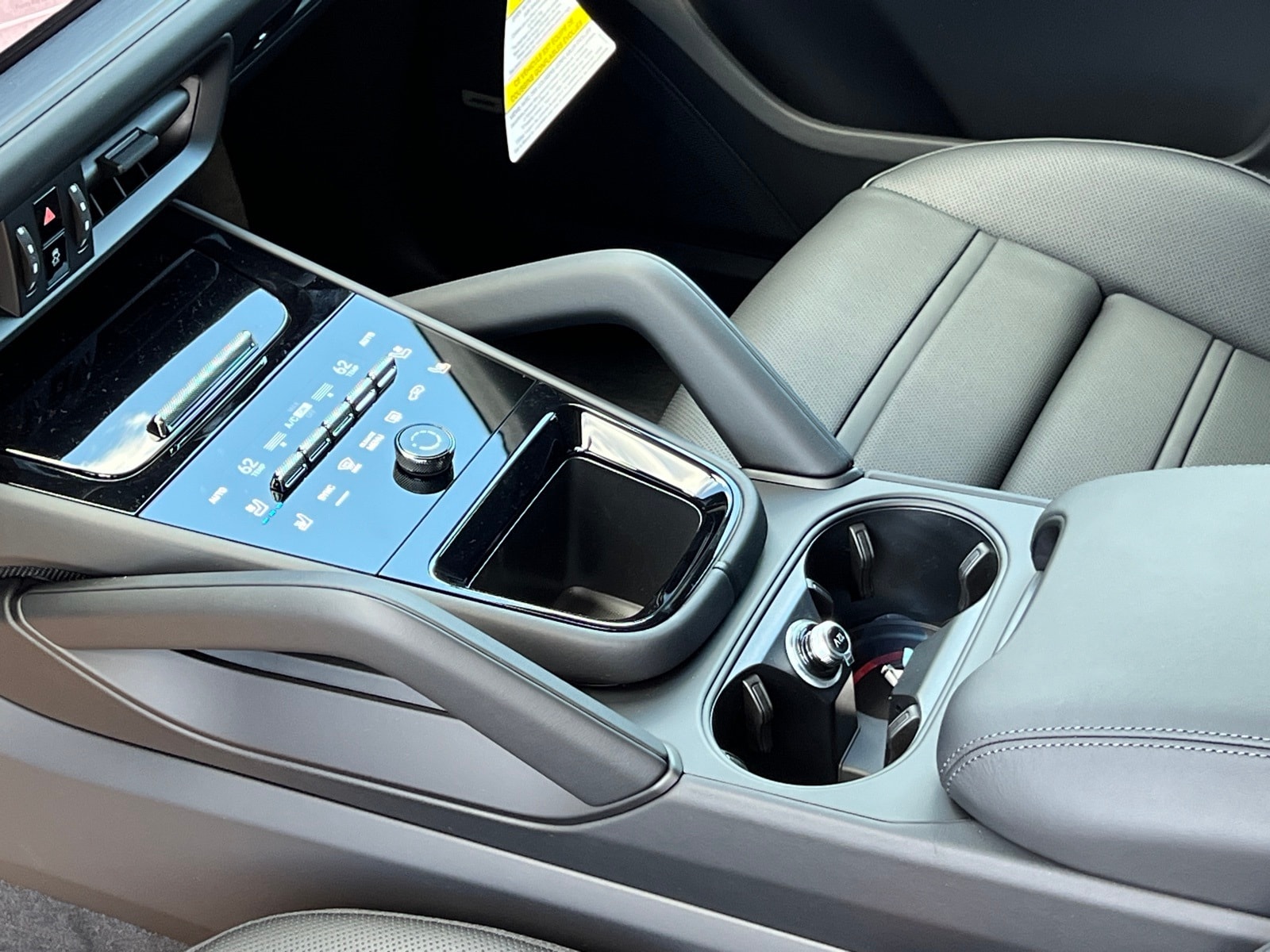 2026 Porsche Cayenne GTS - Photo 35