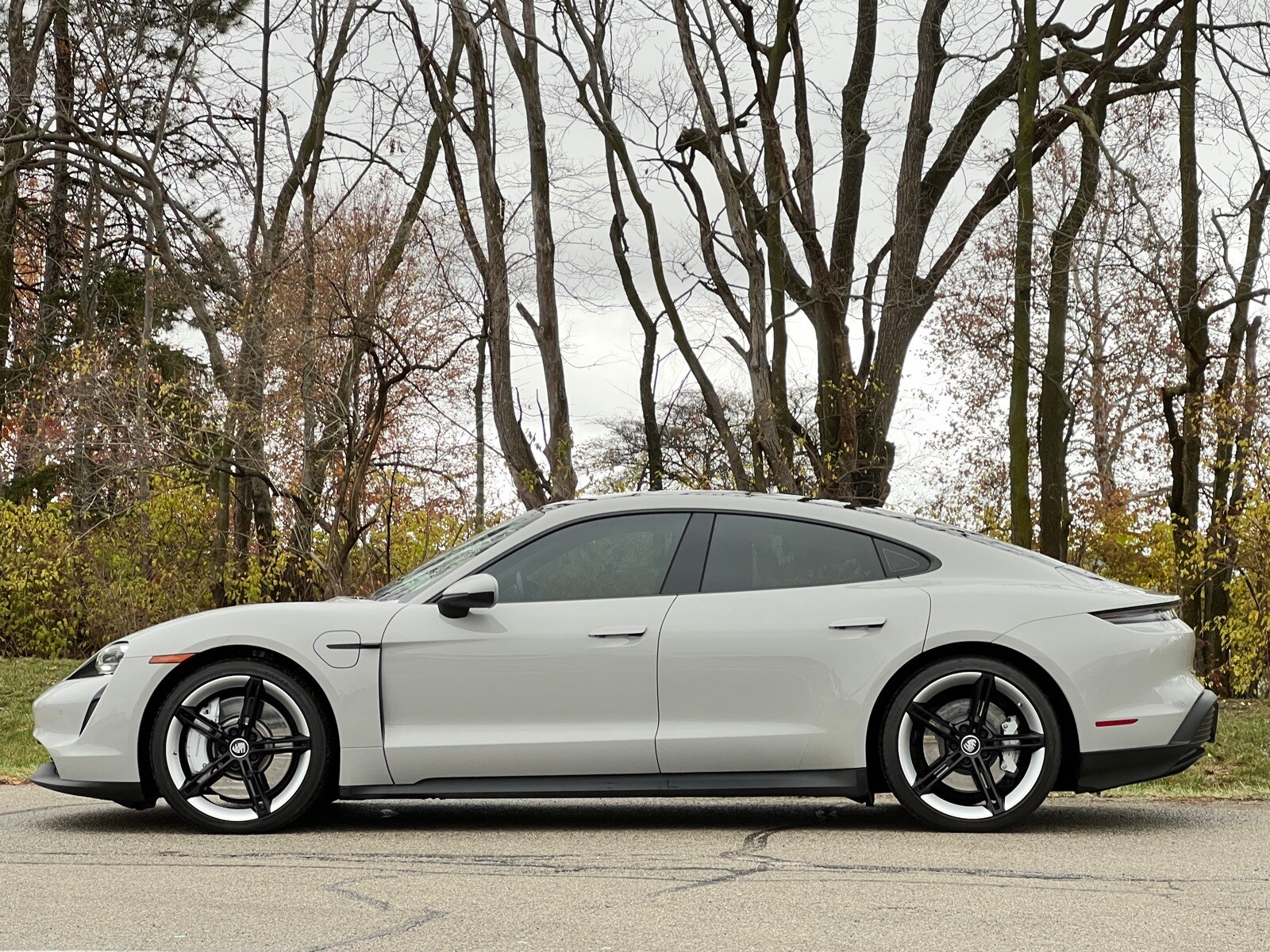 2022 Porsche Taycan 4S photo 2