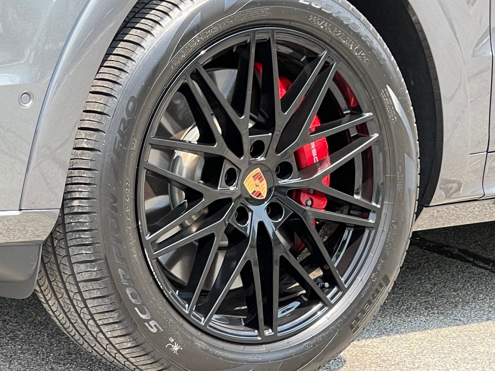 2025 Porsche Cayenne S - Photo 12