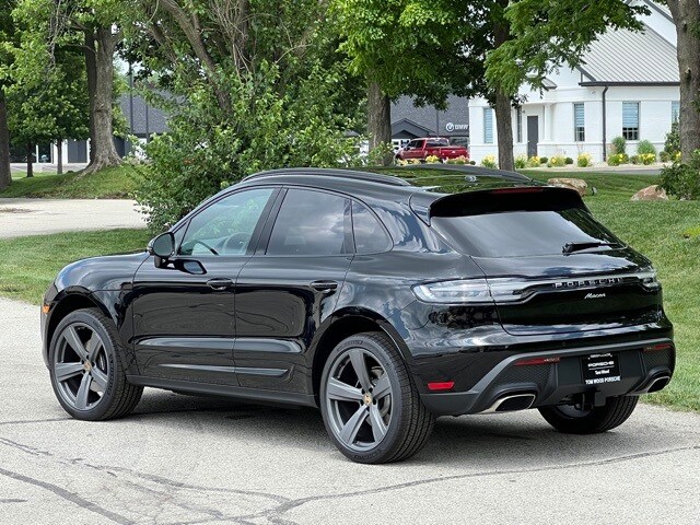 2025 Porsche Macan T photo 3