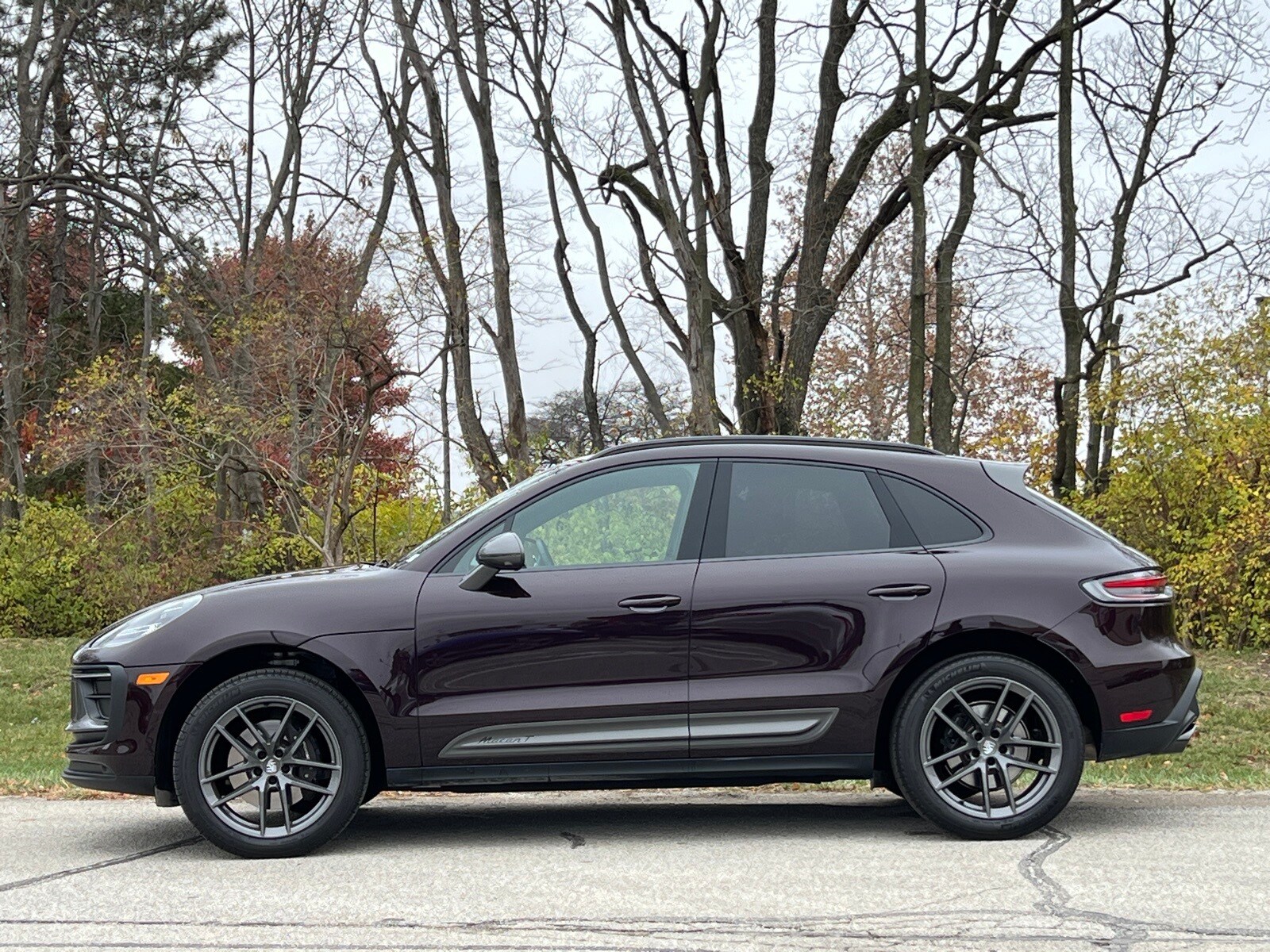 2025 Porsche Macan T photo 2