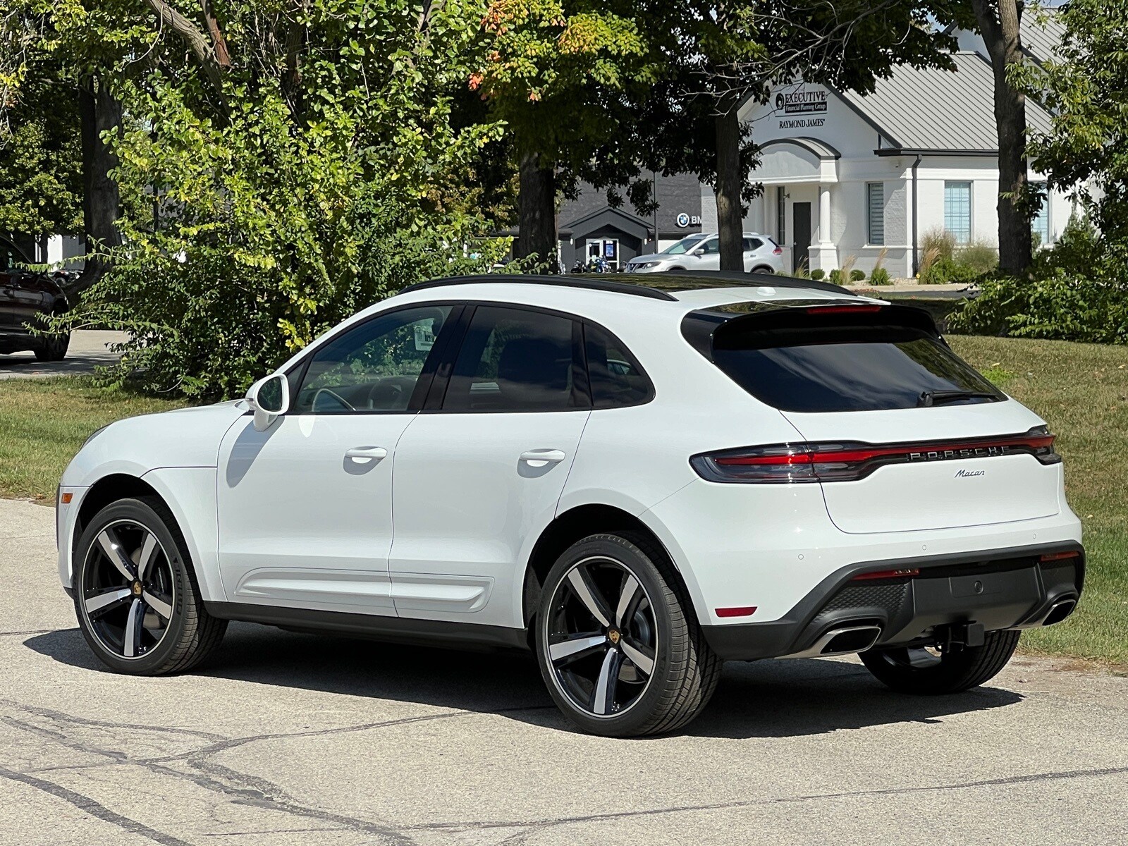 2026 Porsche Macan T photo 2