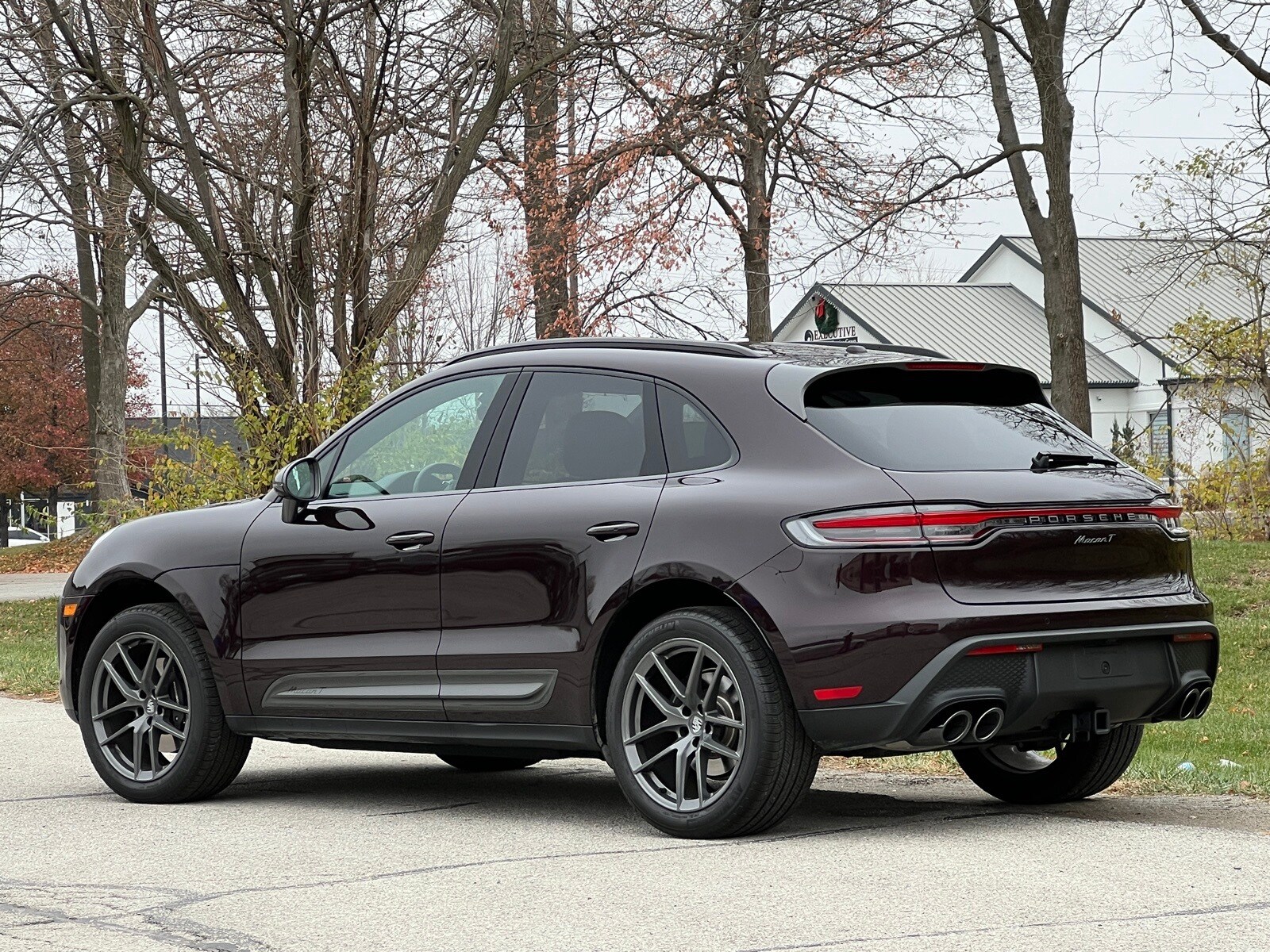 2025 Porsche Macan T photo 3