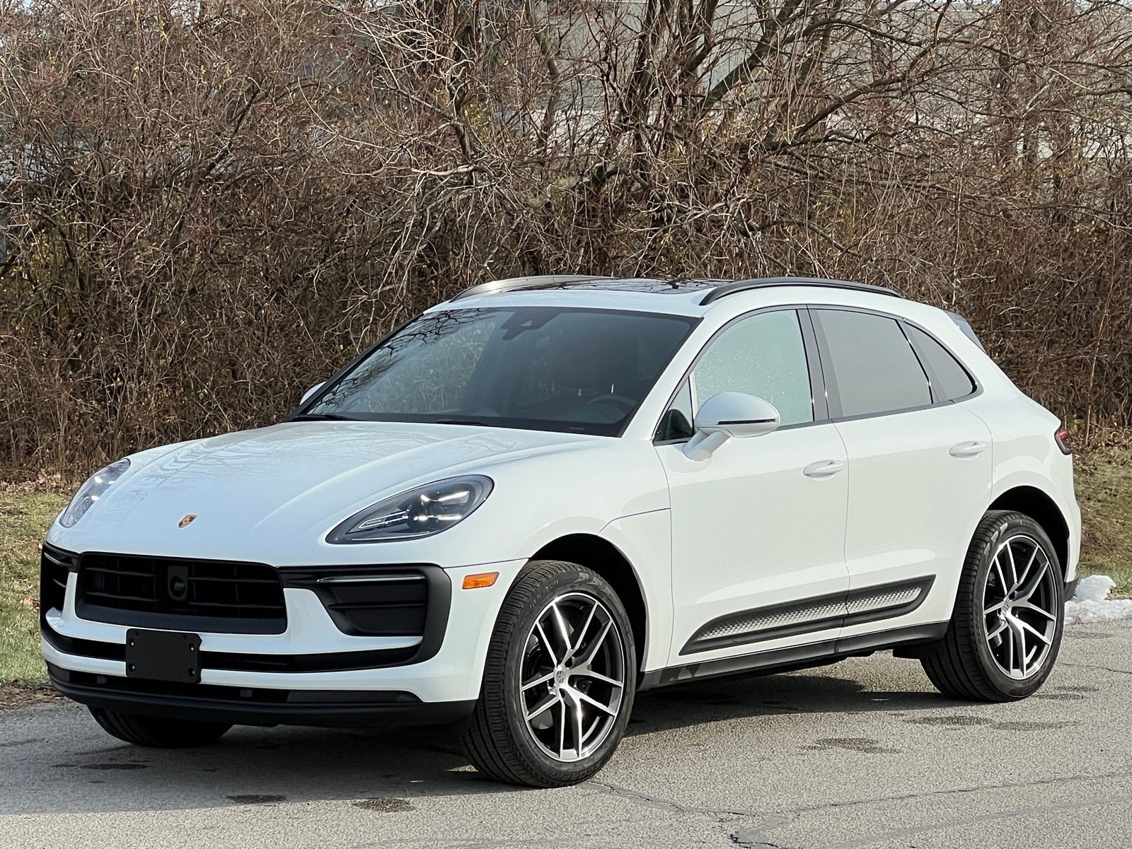 2024 Porsche Macan's photo