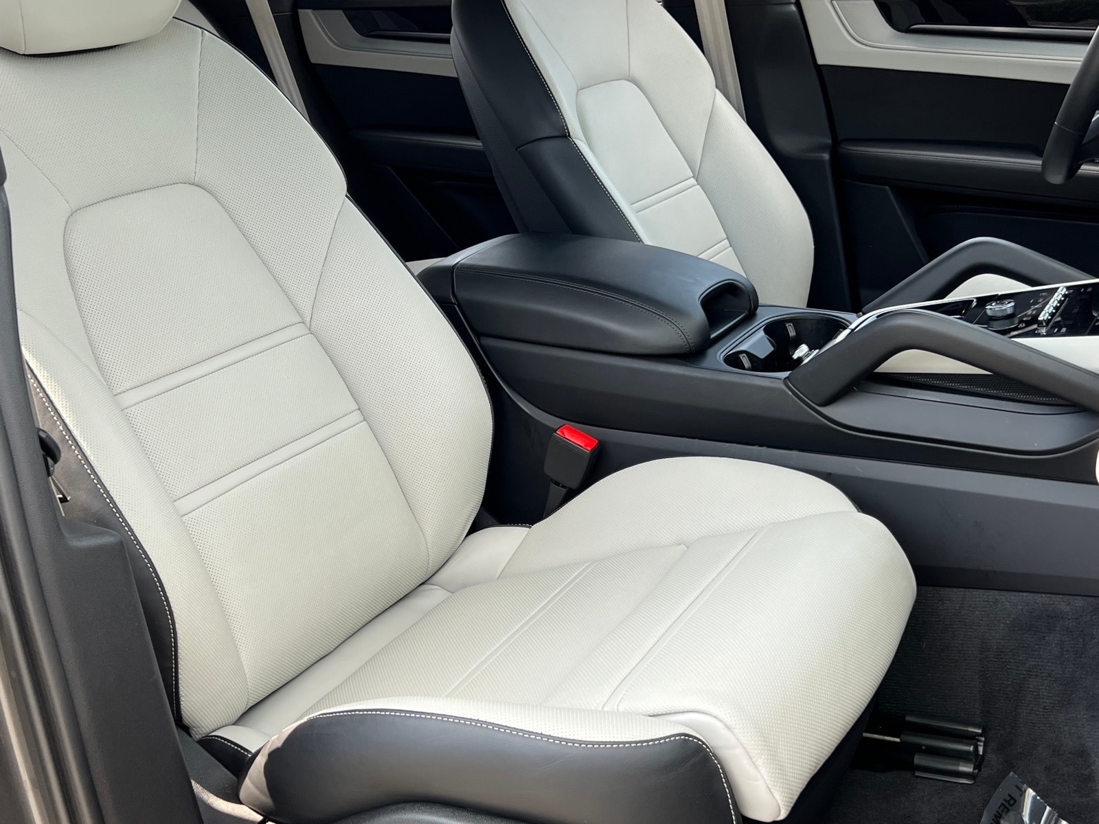 2025 Porsche Cayenne S - Photo 16