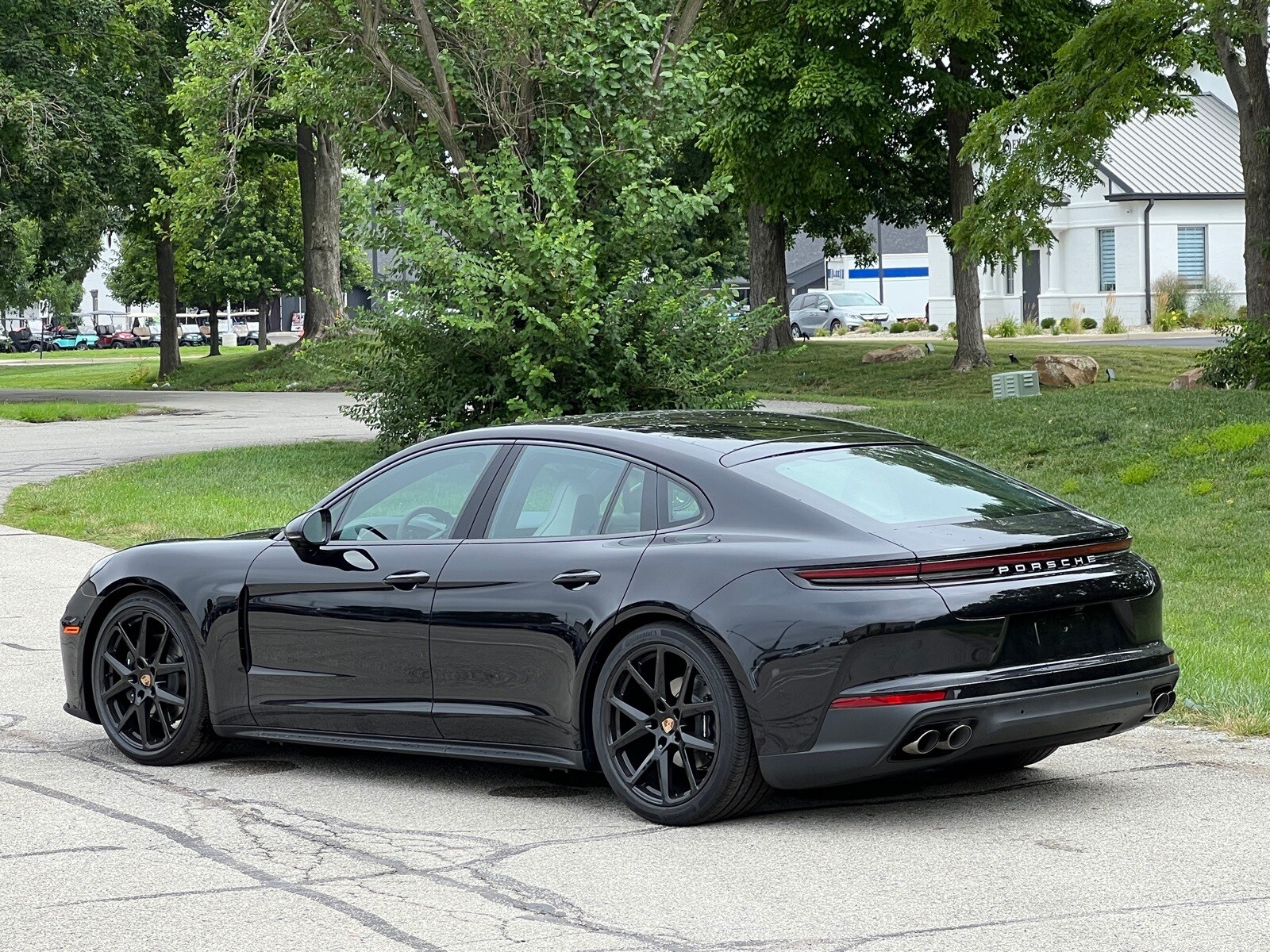 2025 Porsche Panamera 4 photo 3
