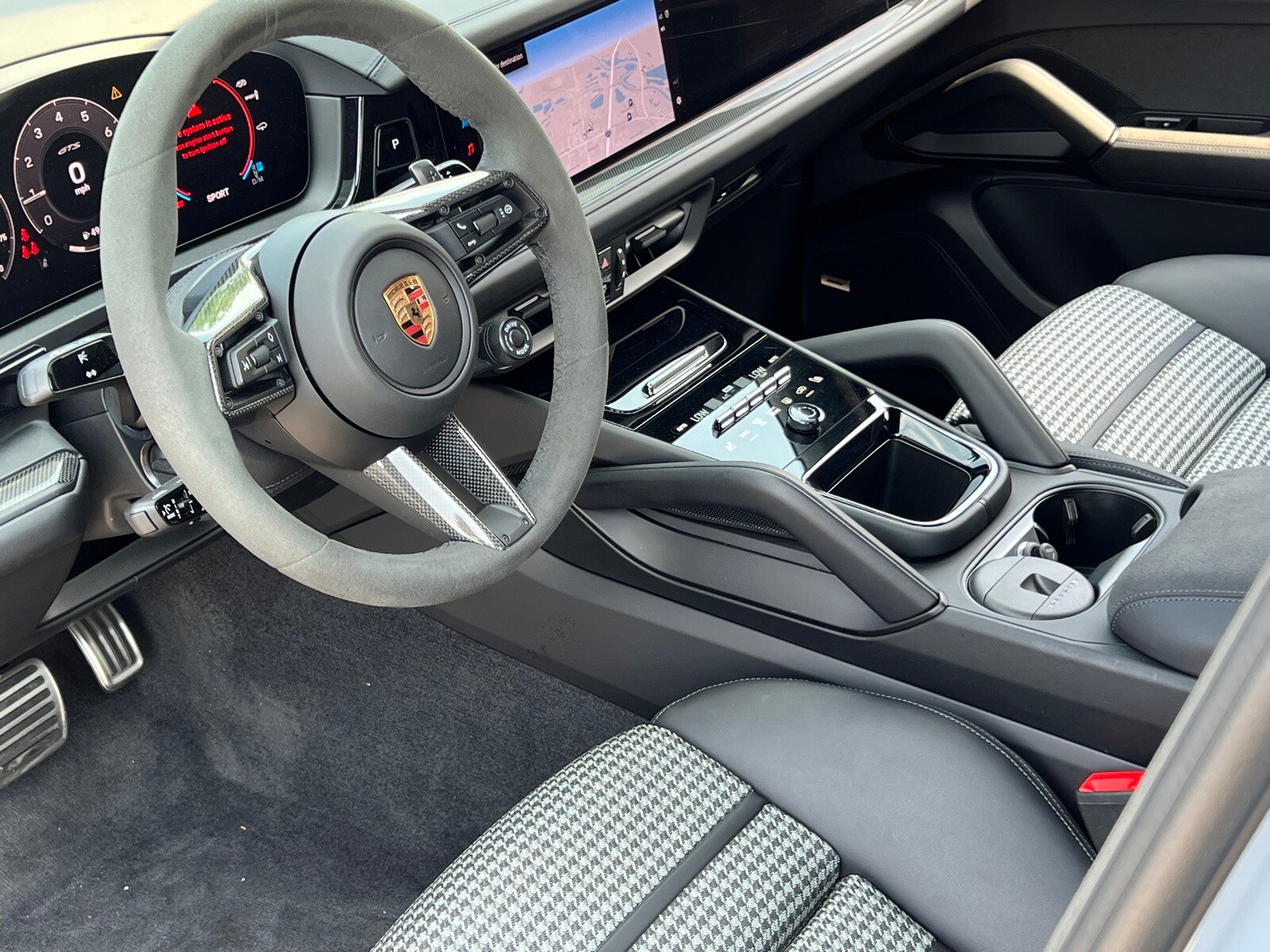 2025 Porsche Cayenne Coupe GTS photo 4
