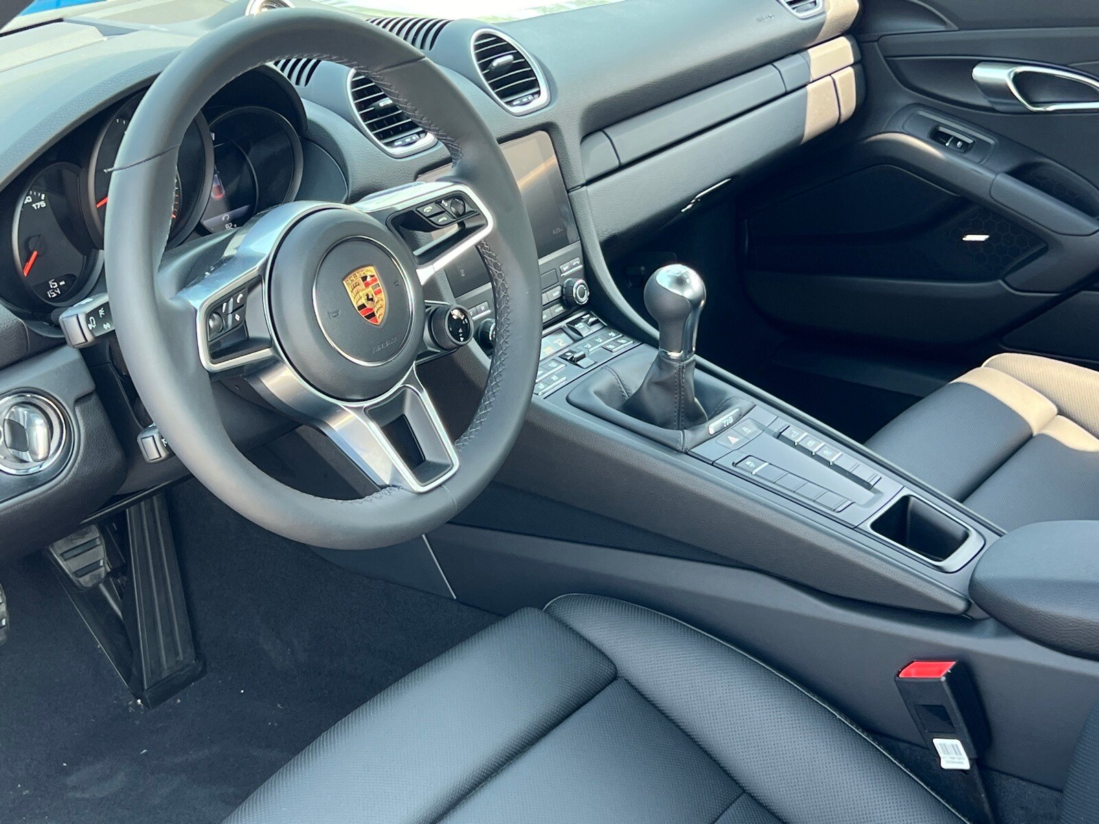 2025 Porsche Cayman S photo 4