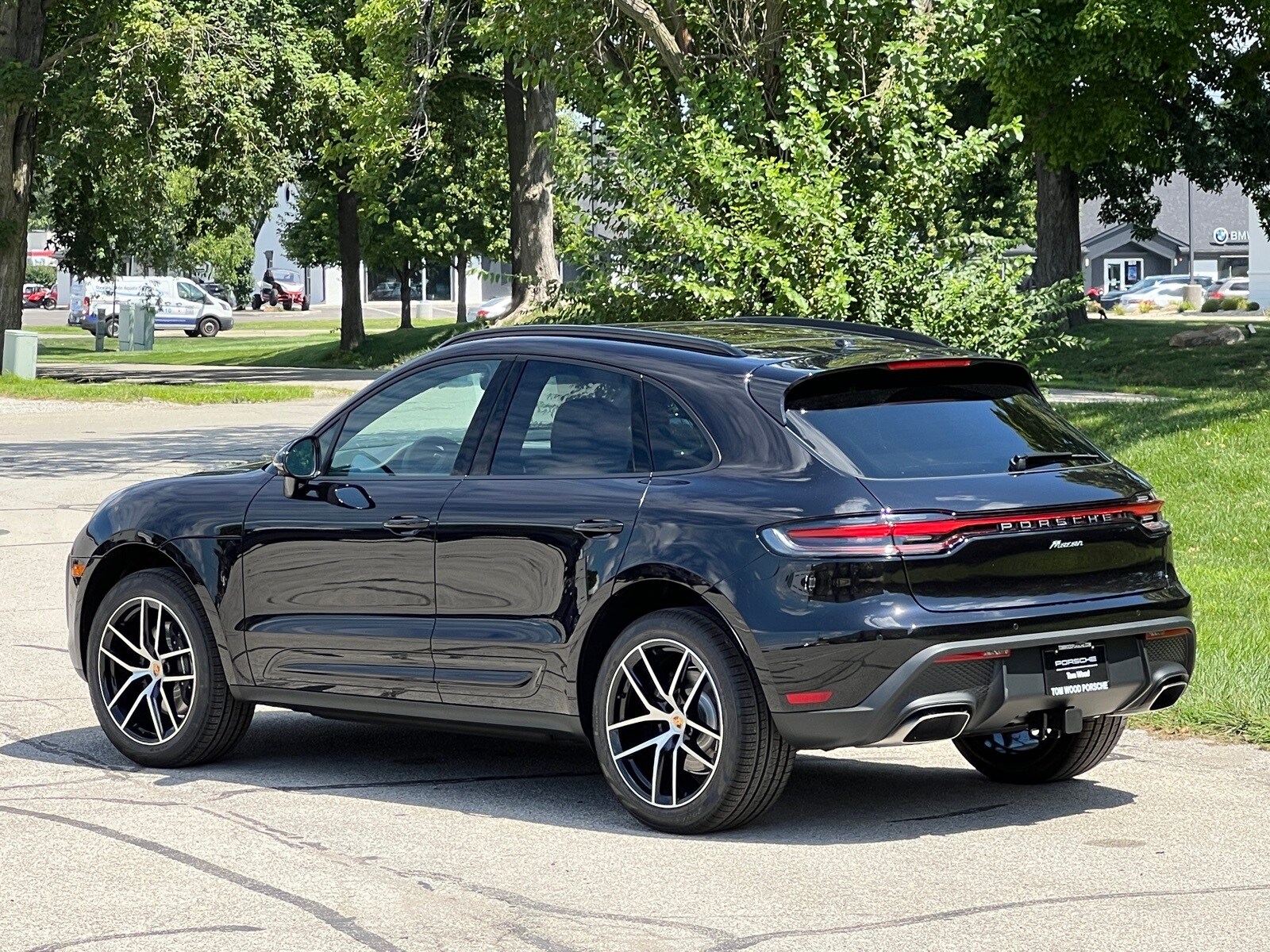 2025 Porsche Macan T photo 3