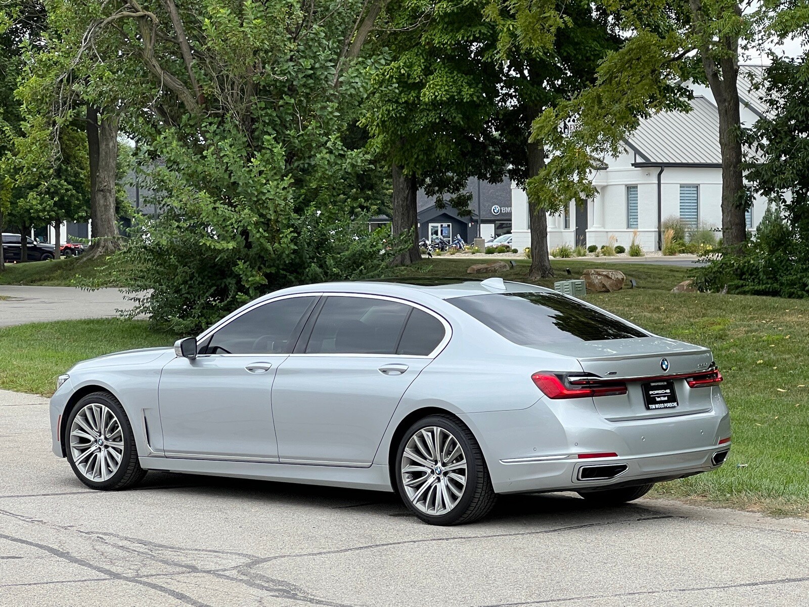 2020 Bmw 750i xDrive Sedan photo 2