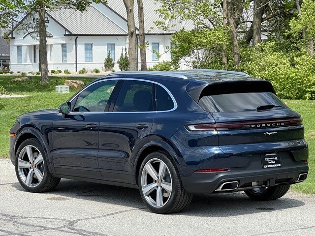 2025 Porsche Cayenne photo 3