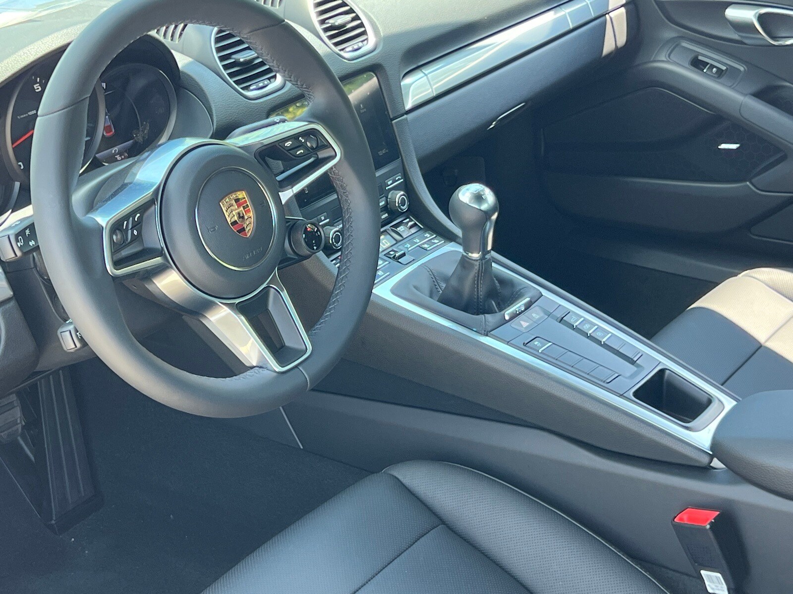 2025 Porsche Cayman S photo 4
