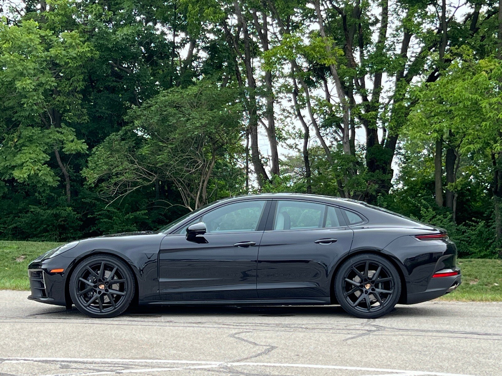 2025 Porsche Panamera 4 photo 2