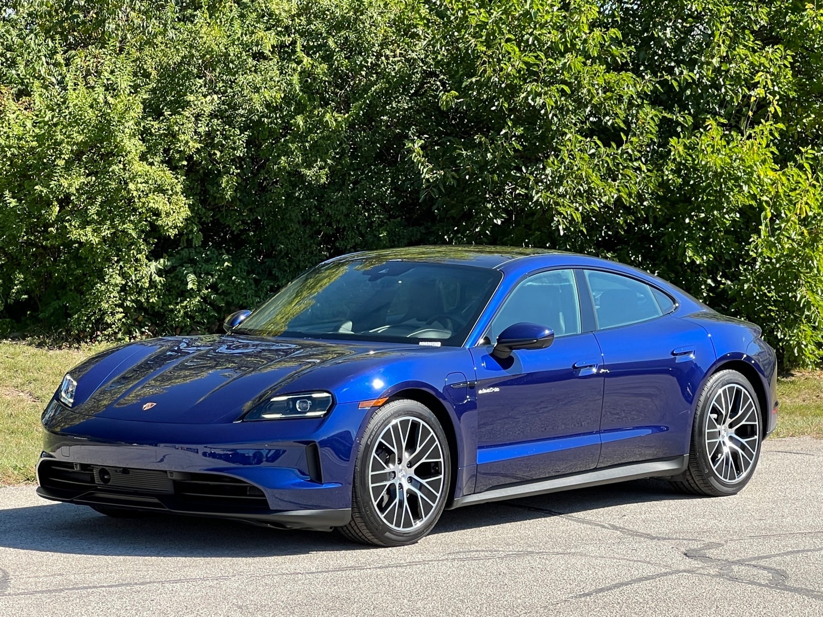 2025 Porsche Taycan Base's photo